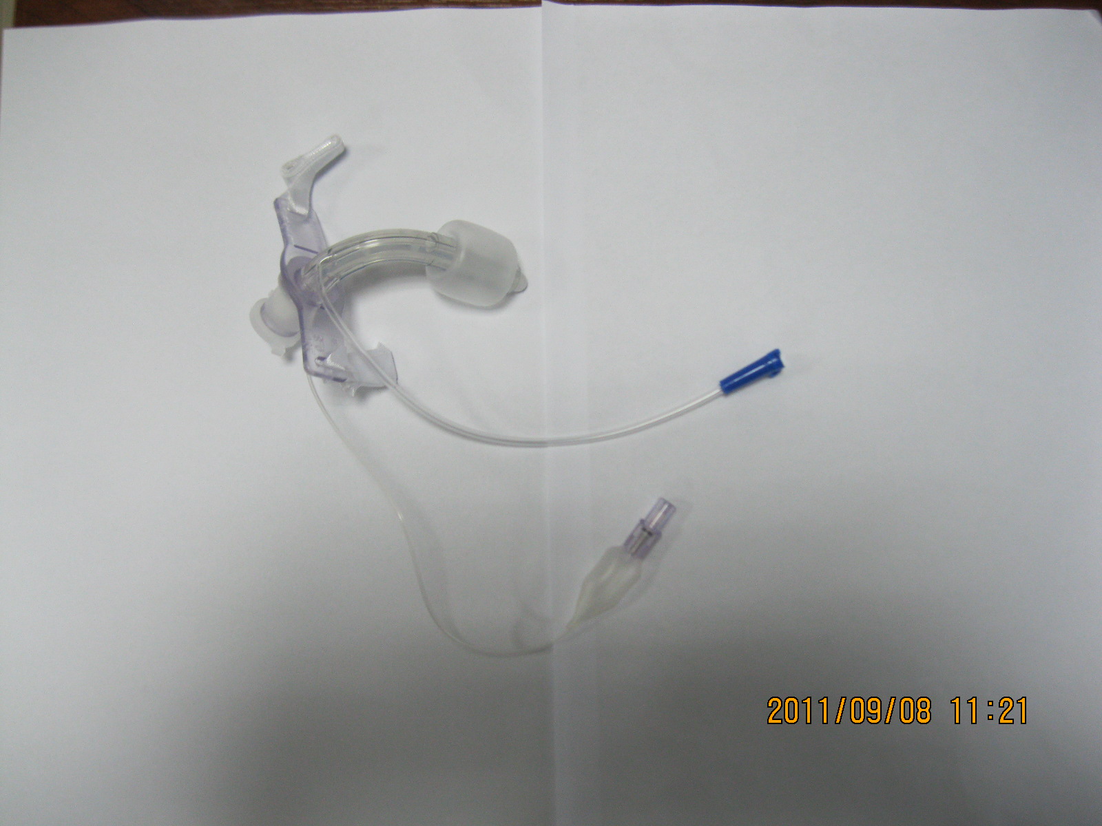 Trachestomy tube with suctio...